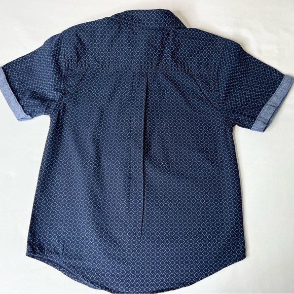 Boys Button down shirt size 6 - Picture 2 of 3